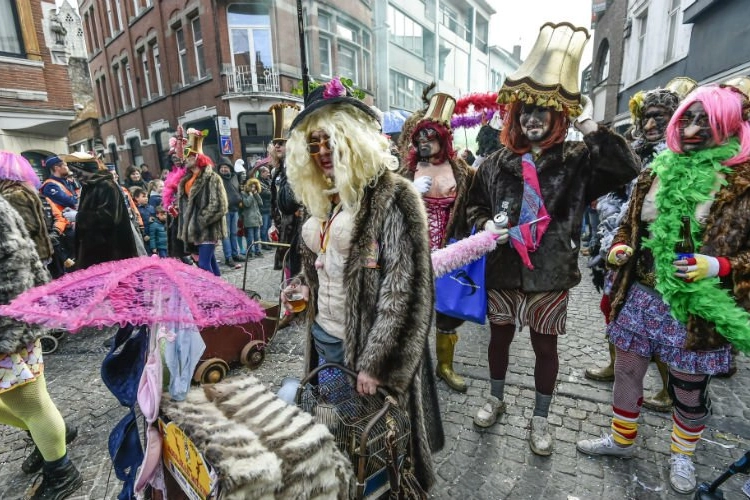Bekende Vlaming haalt fel uit naar aanleiding van rel over Aalst Carnaval: “Dan is het over met de mensheid”