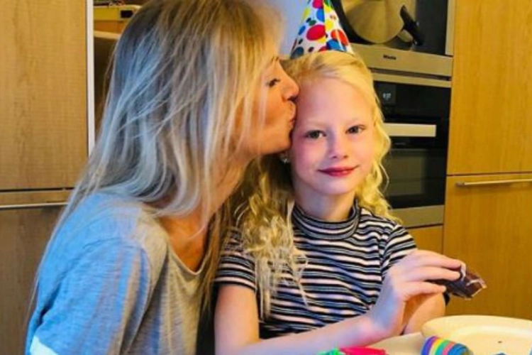Annelien Coorevits heeft opvallend nieuws over haar dochter Elena: “Erg fijn als moeder”