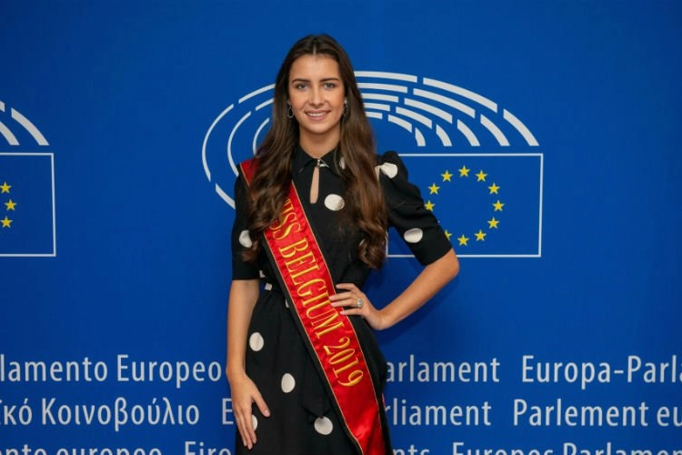 Miss België Elena Castro Suarez dient van antwoord na kritiek: “De onzichtbare miss”