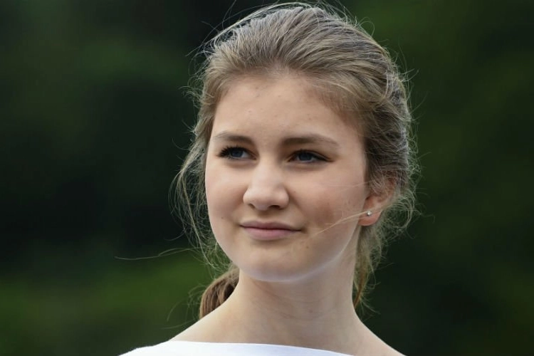 Nederlandse royaltywatchers fronsen hun wenkbrauwen over prinses Elisabeth: “In plaats daarvan moest ze mee op pelgrimstocht en de brandweer bezoeken’