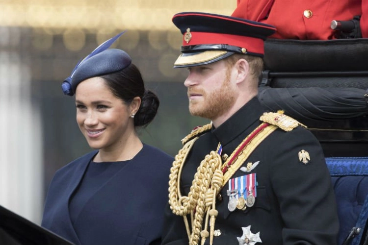 Forse uithaal naar Britse koninklijke familie: “Sinds Meghan gaat het met prins Harry compleet bergafwaarts”