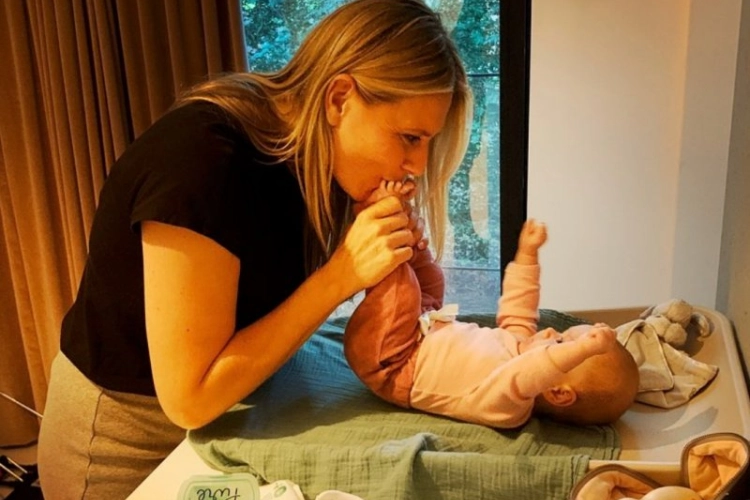 Nathalie Meskens voelt het al komen bij haar dochtertje Lima: "Dan kan ze van haar gat maken"