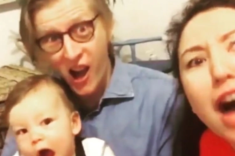 VIDEO: Nuria en Stijn hebben nieuws voor hun zoontje Victor