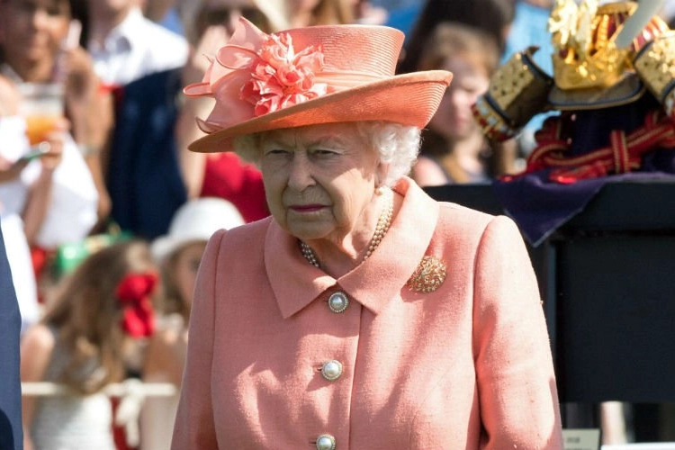Voor Queen Elizabeth is de maat vol: "Ze kunnen het niet"