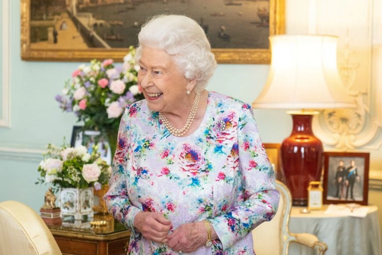 Queen Elisabeth moet moeilijke beslissing nemen: ‘Als gevolg van het coronavirus’
