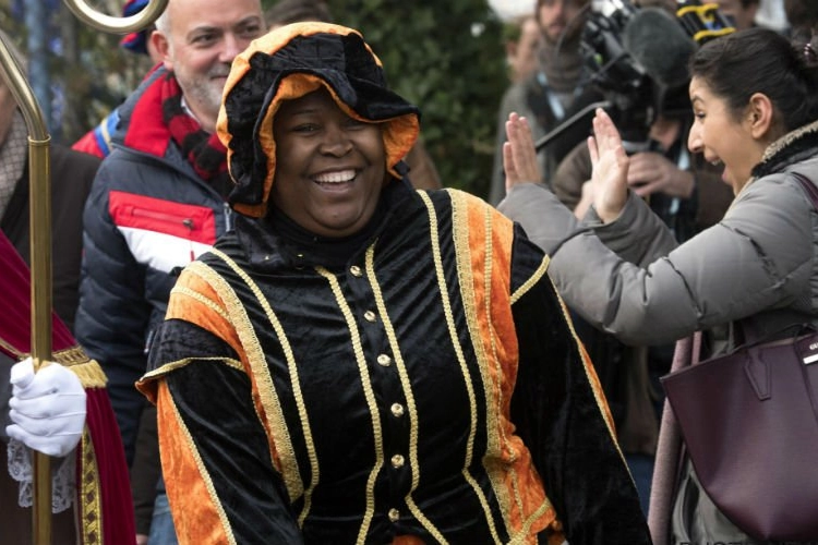 Ex-politicus mengt zich in discussie over Zwarte Piet: “Toon toch eens respect”