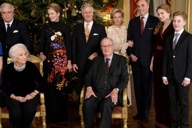 Beslissing van prins Harry en Meghan brengt onze koninklijke familie in nauwe schoentjes: “Hun dotaties moeten dringend geschrapt worden"
