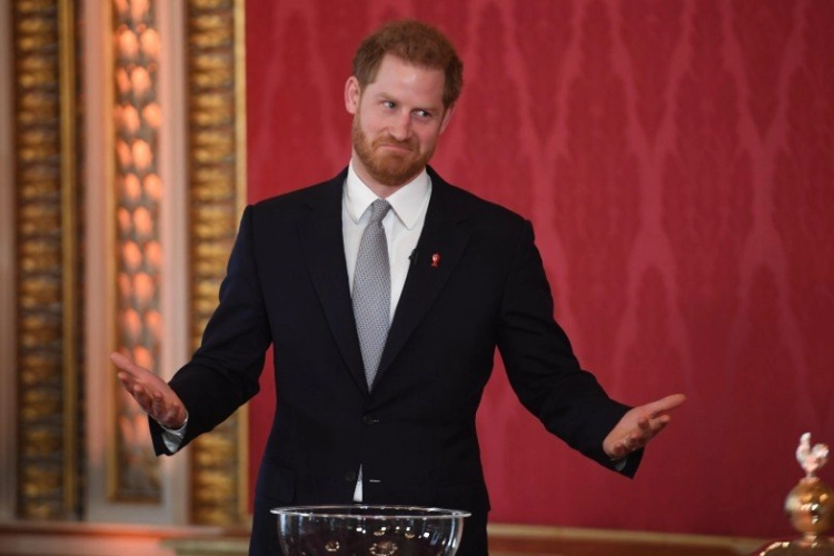 Ex-verloofde van prins Harry doet haar beklag: “Hij is echt een vloek voor mij"