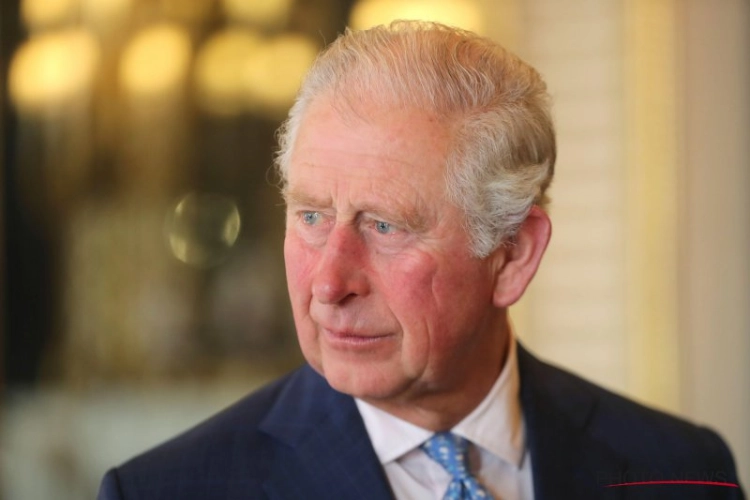 Bezorgde prins Charles geeft update over toestand van zijn vader die werd opgenomen in het ziekenhuis